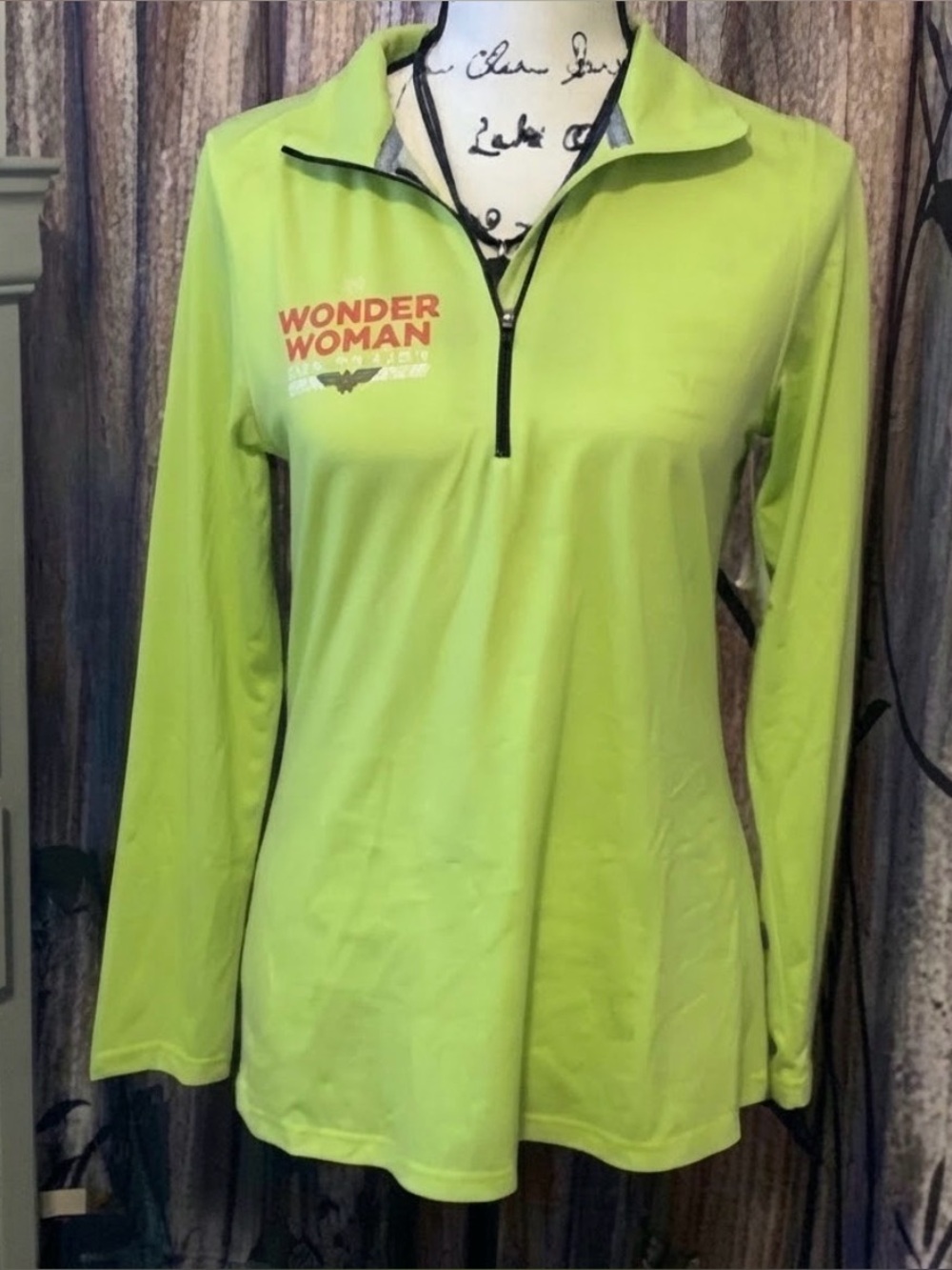 Wonder Woman lightweight DC Comics Long Sleeve Polo Top never worn XS